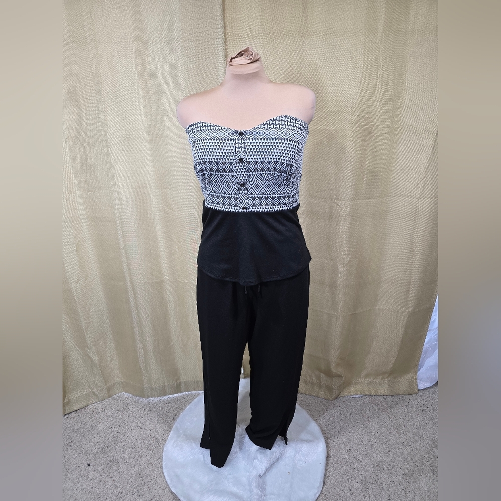 Studio Y Monochrome Strapless Tube Top. Corset Style. Peplum